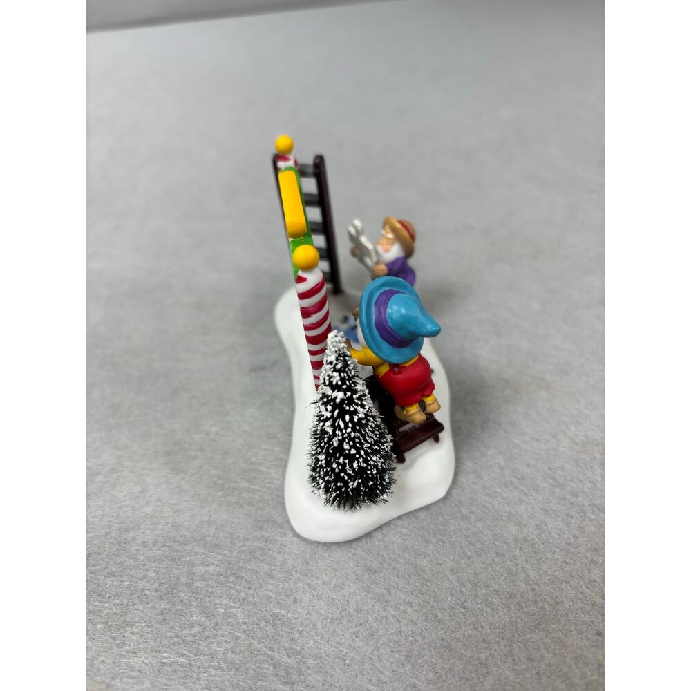Department 56 North Pole Series "A Puzzling Sign" Accessory 799952- Retired 2007 - Picture 4 of 8